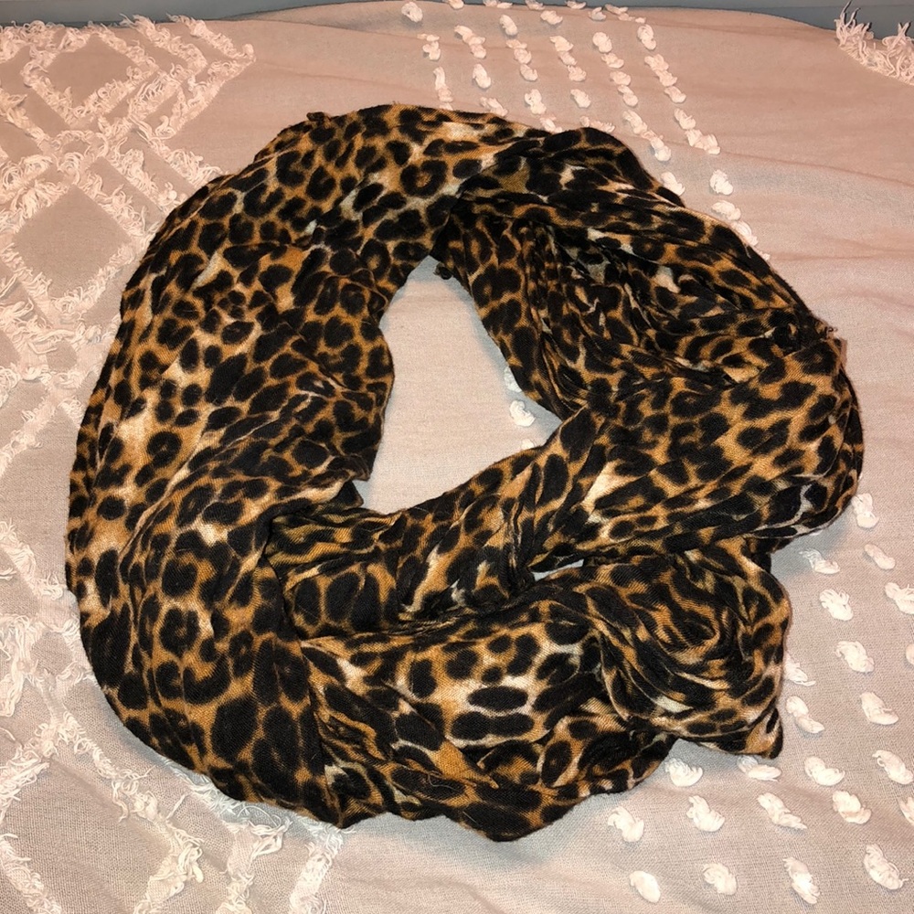 Leopard infinity scarf